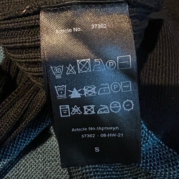 Falke black ski sweater. Never worn. Size medium. - Picture 5 of 5